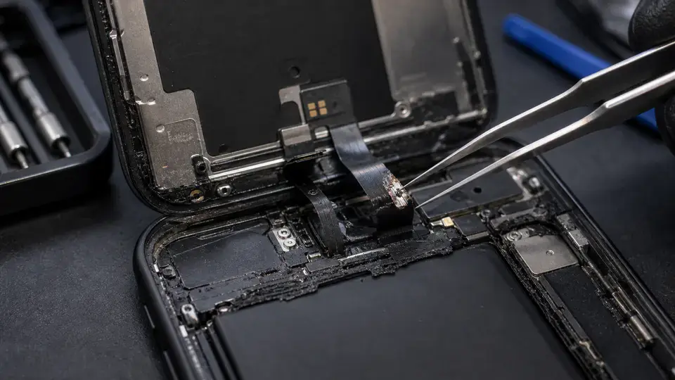 Article image for: Screen Repair Gone Wrong: What We Find at the Repair Center